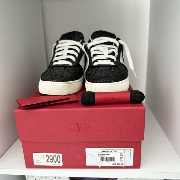 EUC Valentino Garavani Glitter Rockstud Lace Up Sneakers BLACK 37.5 FLY CREW - Picture 3 of 13